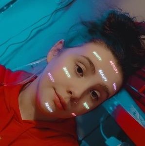 Meet your Posher, Maya